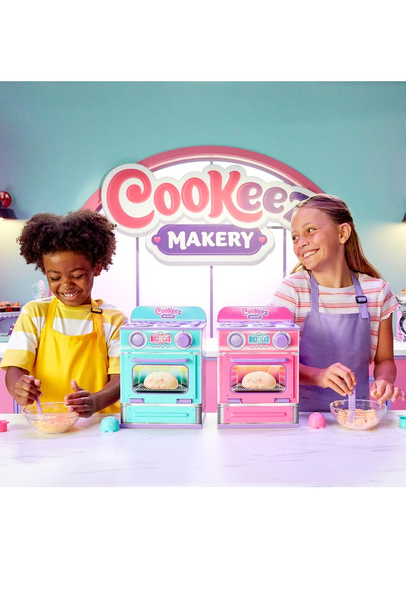 Cookeez Makery Cinnamon Treatz Pink Oven, Scented, Interactive