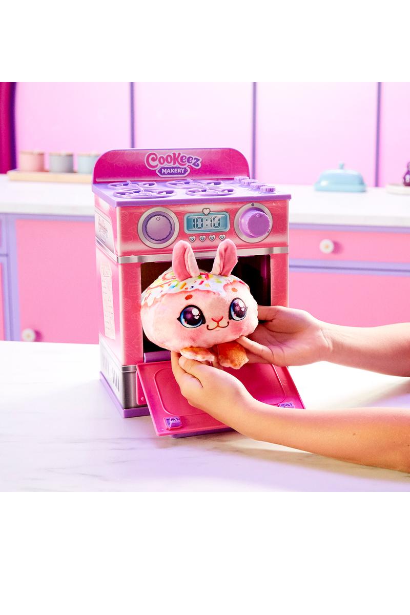 Meet the Cookeez Makery Oven Playset! Cook up your own surprise